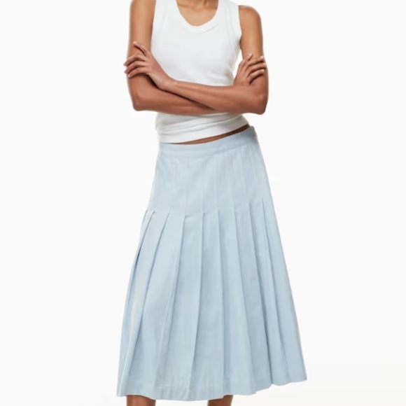 Babaton Dresses & Skirts - Babaton Light Wash Denim Pleated Midi Skirt | Aritzia | Size 10
